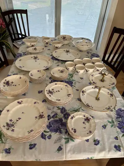Set de vaisselle vintage fleurs violettes - Lebourgneuf, View more