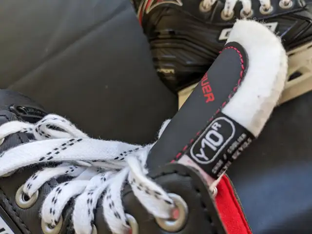 Bauer Vapor X250 Hockey Skates - Youth in Skates & Blades in Peterborough - Image 4