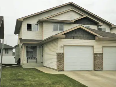 Oriole Park West: 3 Bed + Den, 2.5 Bath, Garage and Basement