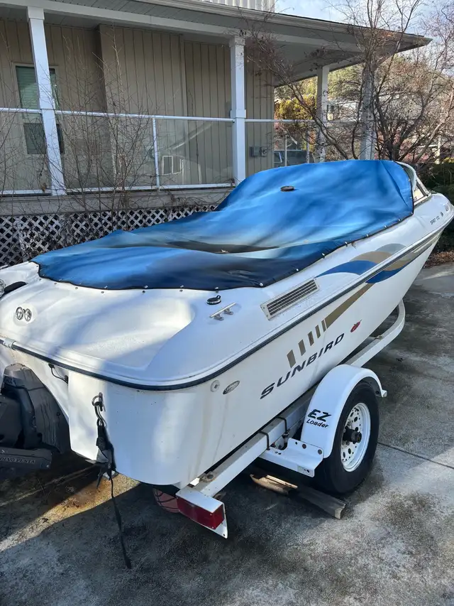 17 foot Sunbird Boat with Low Hours Volvo Inboard in Powerboats & Motorboats in Kelowna - Image 9