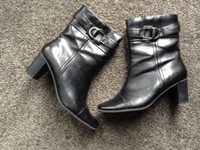 Ladies Black Boots Size 8 Excellent Condition.