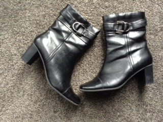 Ladies Black Boots Size 8 Excellent Condition. in Women's - Shoes in Winnipeg