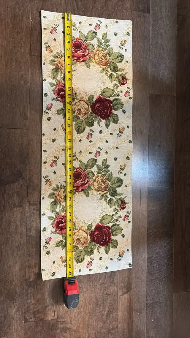 Floral Table Runner569245908211476481