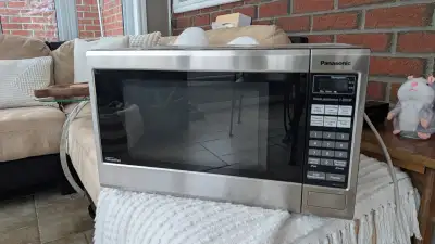 Four à micro-ondes Panasonic (à réparer), View more