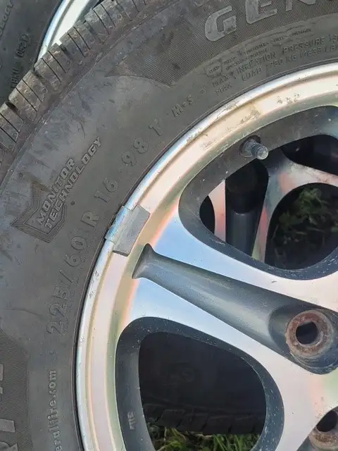 4 PNEUS GÉNÉRAL ALTIMAX RT 225/60 R16 AVEC 4 MAGS in Tires & Rims in Sherbrooke - Image 4