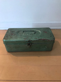 Metallic toolbox - vintage - bouta à outils en métal 