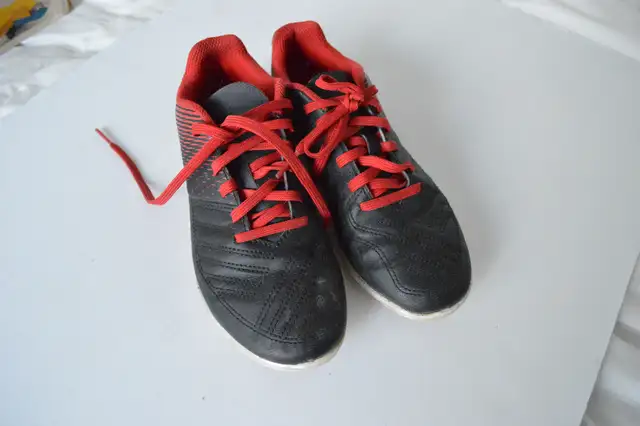 Chaussures de soccer / Foot US Taille US 2 Enfant 6-7 ans in Soccer in Longueuil / South Shore - Image 2