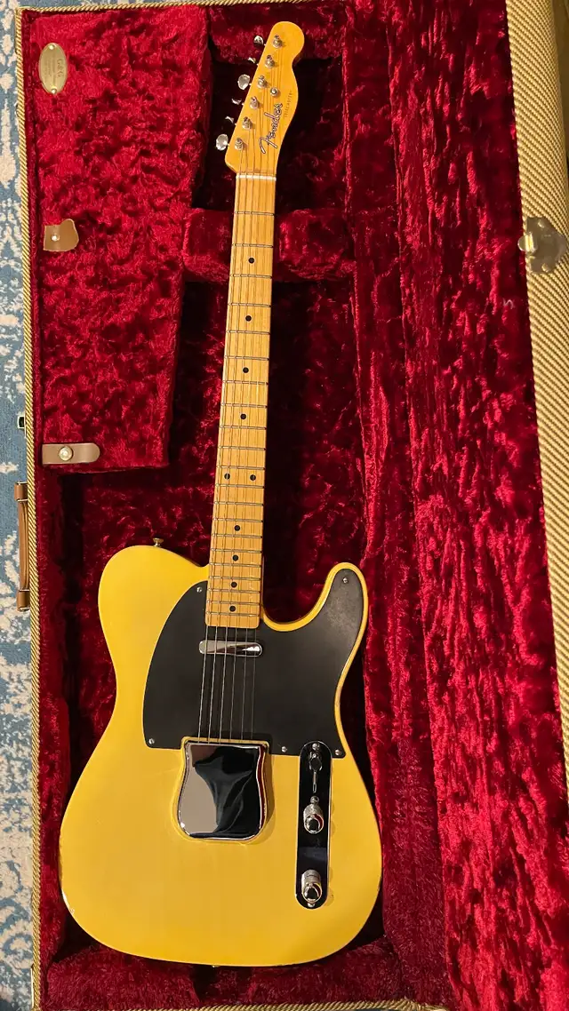 2014 52 Fender American Vintage Reissue Telecaster in Guitars in City of Montréal - Image 2