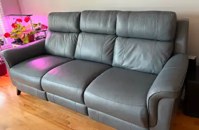 Sofa/Divan cuir Inclinable électrique (2 côtés inclinables) Parfait état Vendu avec kit complet d'en...