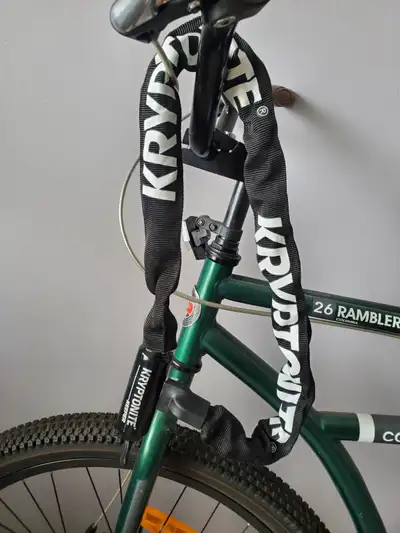 Bike is in great condition! The tires just need air. $180 for bike and lock pickup in Niagara falls...