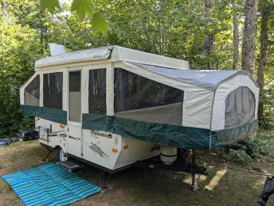 Great condition 2010 Palomino P2100 Tent Trailer. 10ft box sleeps 4 comfortably with a queen size be...