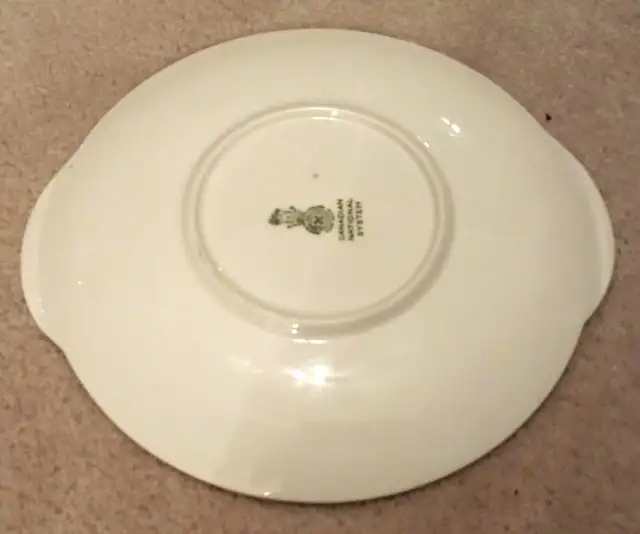 Royal Doulton Canadian National System Cake Plate in Arts & Collectibles in Burnaby/New Westminster - Image 5