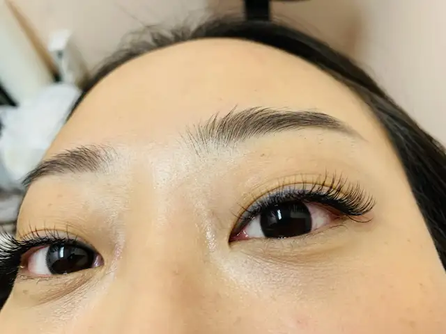 looking for eyelashes extensions model64357853271555123