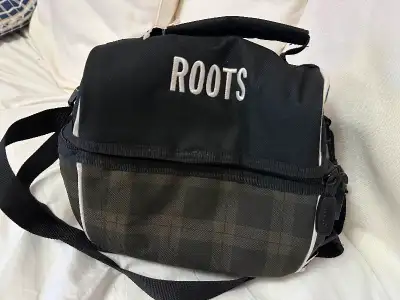 For sale is a new Roots lunch bag. The item comes from a pet and smoke free home.