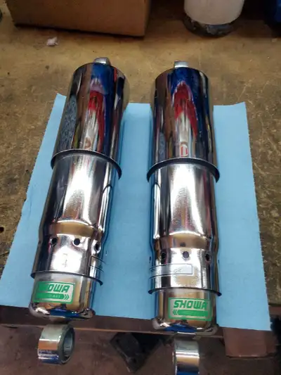 USED in good working order, They came out from a Honda Valkyrie 1999, with less than 20,000 kms. Sal...