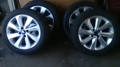 4 Mags de kia avec bon pneus Firestone 4 saison 195-55 r16 350.00$ pour vente rapide (MÉGOCIABLE)