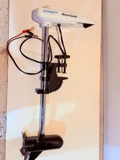MotorGuide MG28DA transom-mount trolling motor Working good condition! Easy to mount into a boat, Ca...