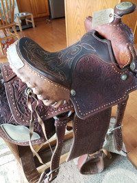 15" Western Saddle, 8' Gullet, Beautiful Leather work throughout