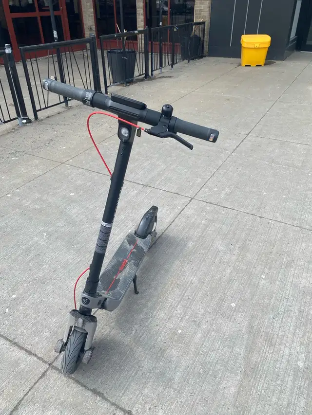 E-scooter ninebot E3 segway in eBike in Longueuil / South Shore - Image 2
