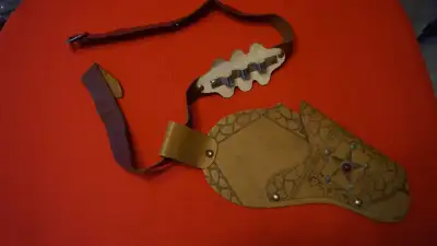Pick up Tours Rd, Mississauga (off Winston Churchill) (no toy gun) Leather holster - 8.5 x 5 inch -...