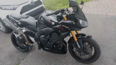 Yamaha fz1 2007, 1000cc,très bien entretenu 50,000k/M,parfaite condition, plusieurs pièces neuve