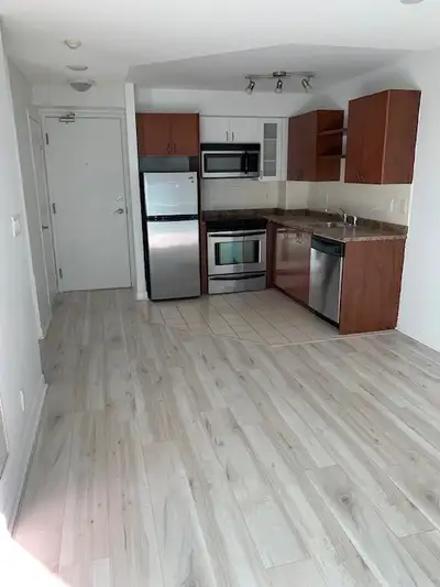1 BEDROOM UNIT AT BATHURST & LAKESHORE - AVAILABLE AUG. 1, 2025