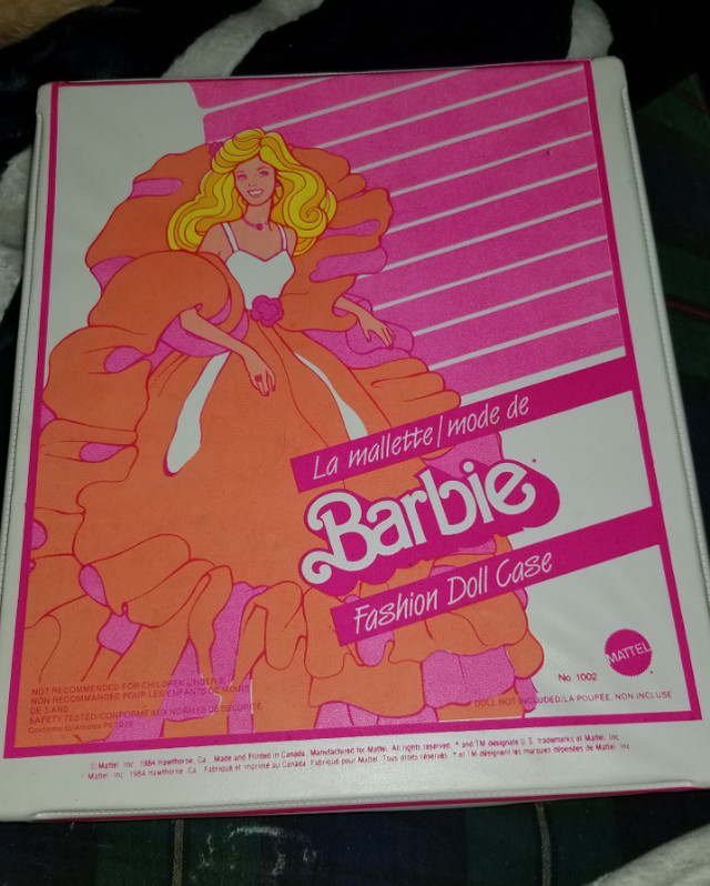 Vintage Barbie Fashion Doll And Accessory Carrying  Case in Arts & Collectibles in Kingston - Image 2