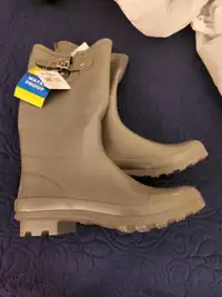 Ladies Rain Boots, size 8, Brand new