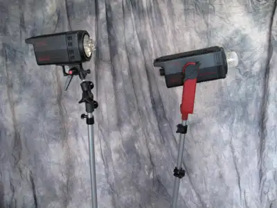 * 2- Photography flash units * Multiblitz brand. German made high quality. * 1- flash unit 200 watts...