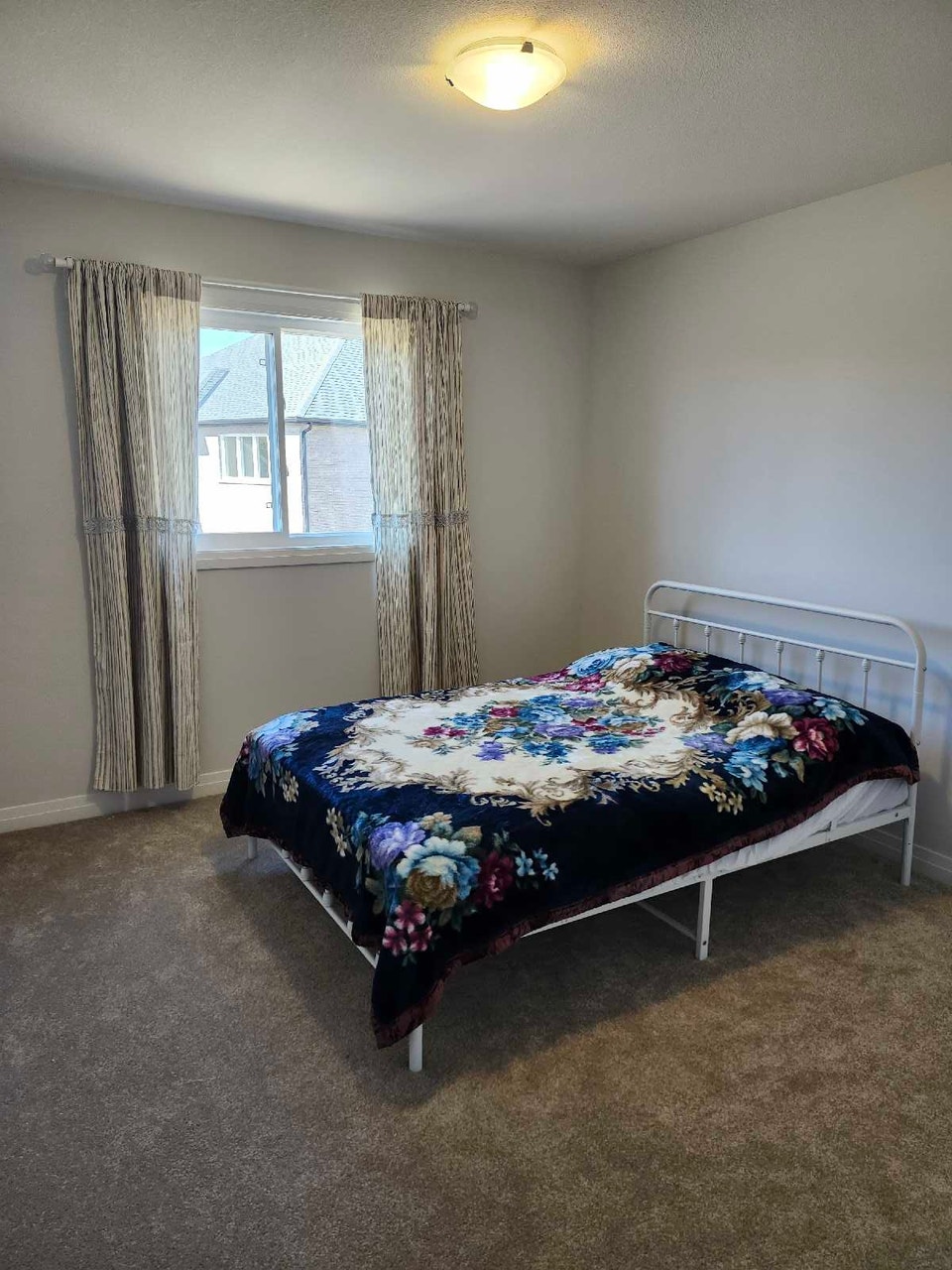 Nice Room Walking-in closet Utilities incl for Rent Fort 3