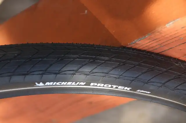 Four Single Gravel / Commuter / E-bike tires in Frames & Parts in Ottawa - Image 7