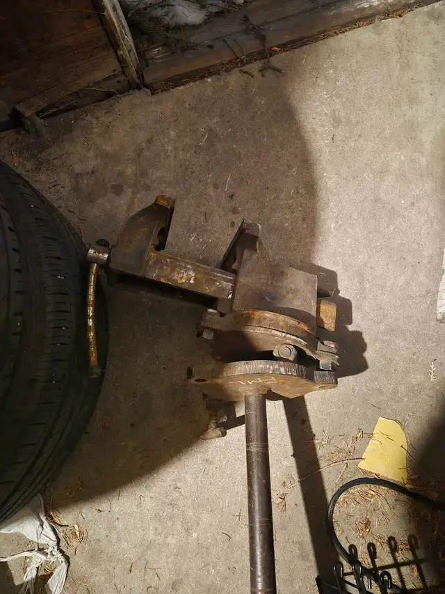 Large vise 65669433226115122