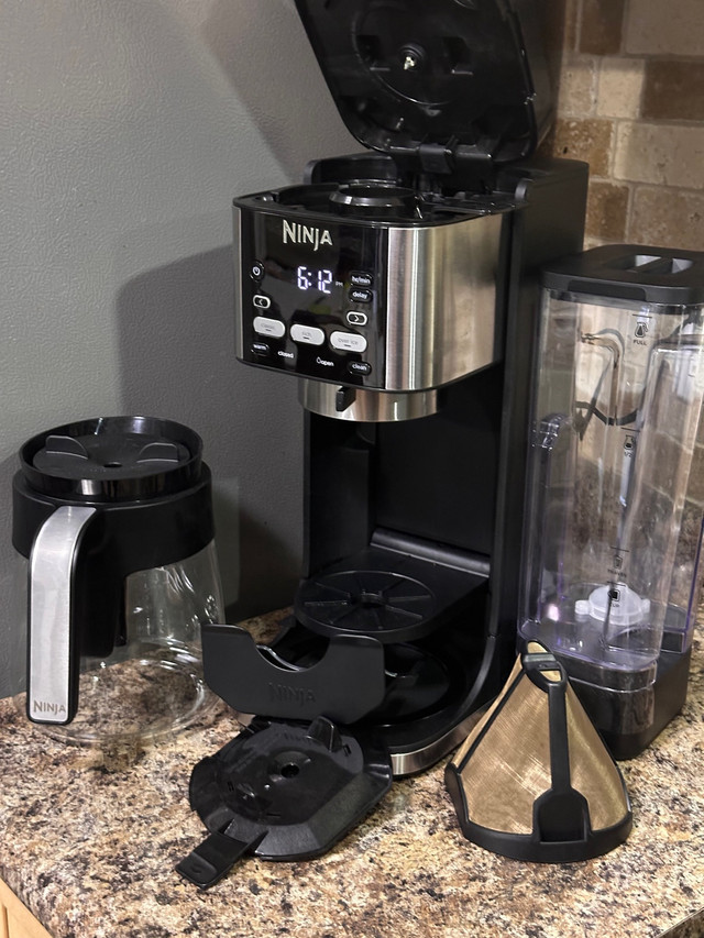 Ninja CFP105CC DualBrew System 14-Cup Coffee Maker in Coffee Makers in Guelph - Image 2