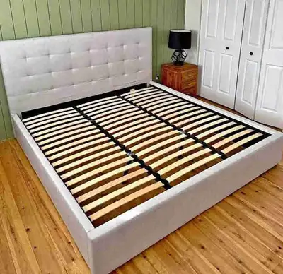 Cadre de lit king size flambant neuf disponible avec livraison l, View more