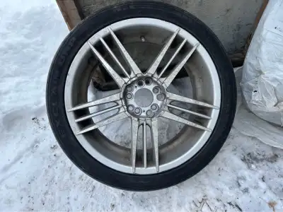 look unique et belle finition les mags ont besoin d’entretien et peuvent être remis à neuf les 3 pne...