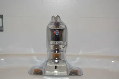 Bathroom Moen faucet Very good condition. No leaks, no damage. All parts included in working order