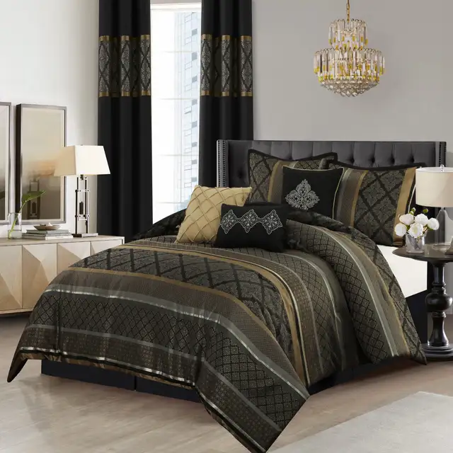 Queen Comforter Set in Bedding in Kitchener / Waterloo - Image 2
