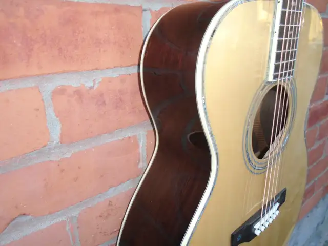 Eastman E40OM-TC guitar . B stock instrument in a mint condition in Guitars in Ottawa - Image 5