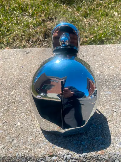 COUVERT DE KLAXON D’ORIGINE HARLEY DAVIDSON Ensemble complet OEM, chrome très beau , était sur un so...