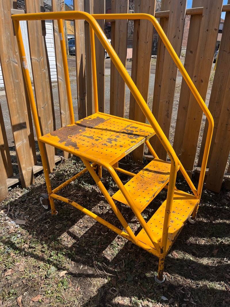 Rolling ladder platform Ladders & Scaffolding Thunder Bay Kijiji