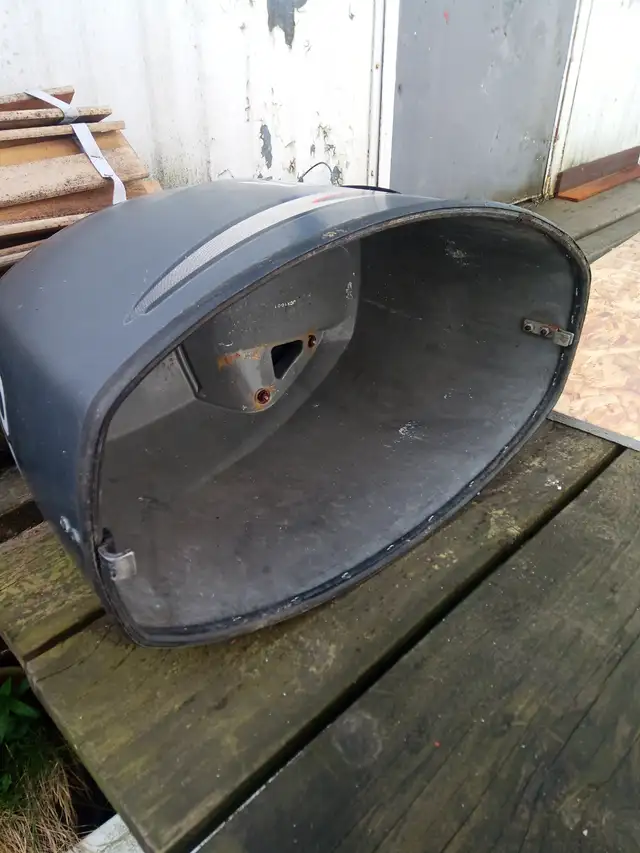 Yamaha 50hp Four Stroke outboard engine cover in Powerboats & Motorboats in Vancouver - Image 4