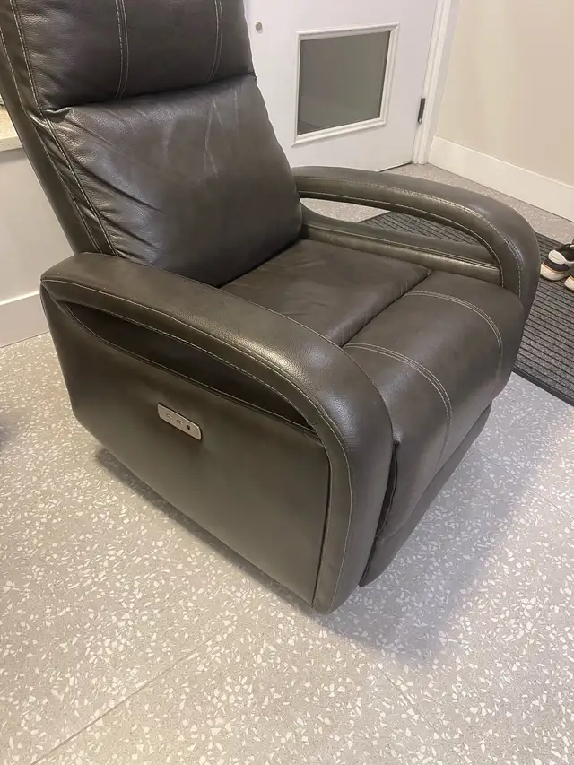 Leather power recliner 
