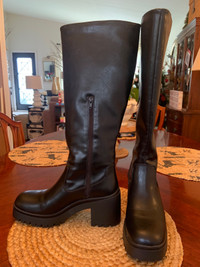 NEW WOMEN’S Oakleigh Knee High Platform Boots ! Size: 8.5 