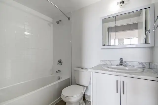1 Bed 1 Bath Apartment in Long Term Rentals in Mississauga / Peel Region - Image 4