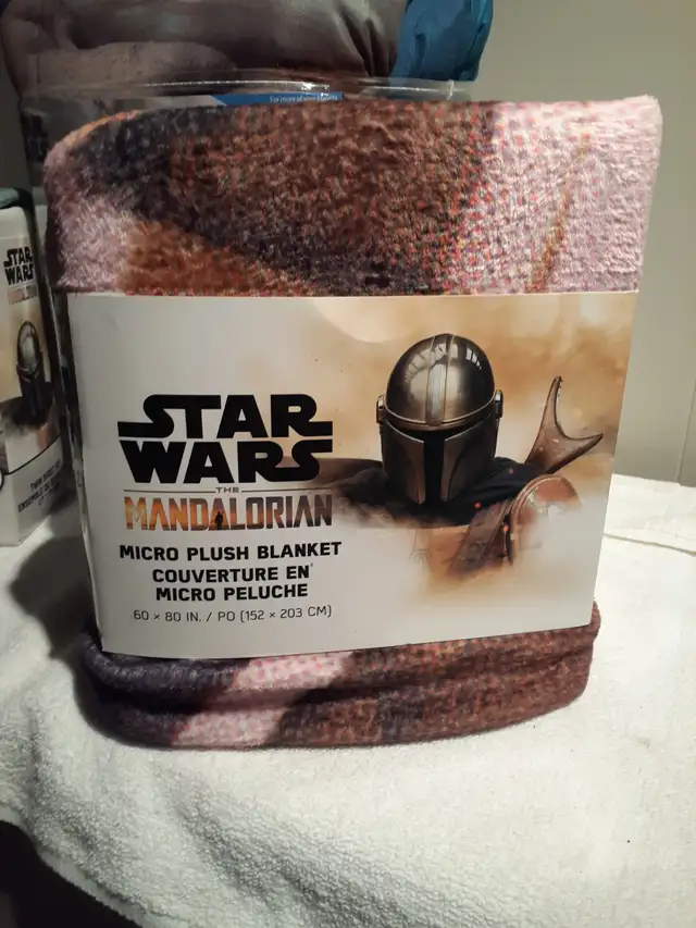 STAR WARS COMFORTER, BLANKET & TWIN SHEET SET in Bedding in Oakville / Halton Region - Image 7