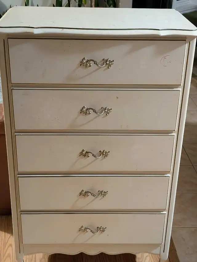 3 Piece Bedroom Set in Dressers & Wardrobes in Bedford - Image 2