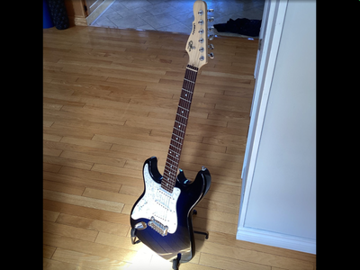 Left Handed G&L tribute Legacy guitar.  Includes a Fender gigbag, View more