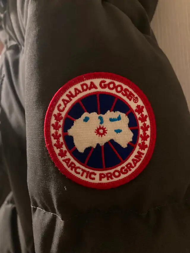 Canada goose in Women's - Tops & Outerwear in City of Toronto - Image 3