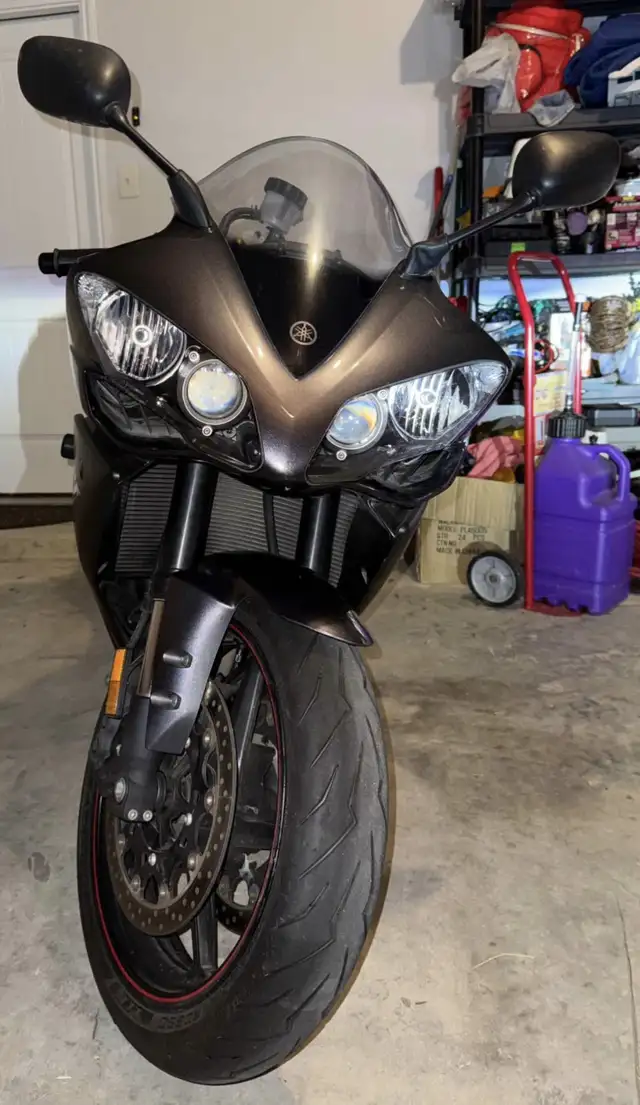 2007 Yamaha YZF-R1 in Sport Bikes in Red Deer - Image 3