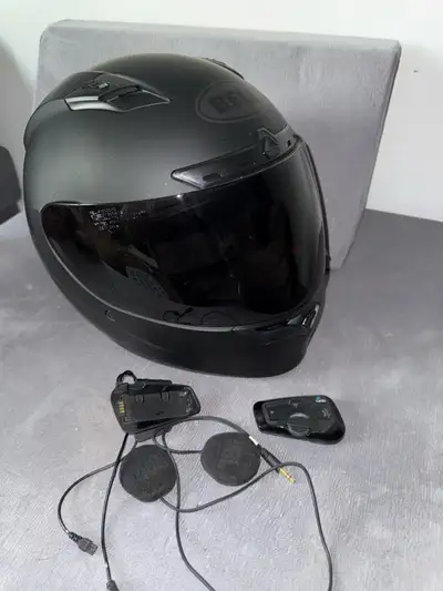 Bell Qualifier DLX with tinted visor and clear visor Helmet Size is a Small Helmet has not been drop...